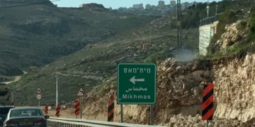 الاحتلال يعزل 80% من أراضيها.. ماذا يحدث في قرية مخماس بالقدس؟